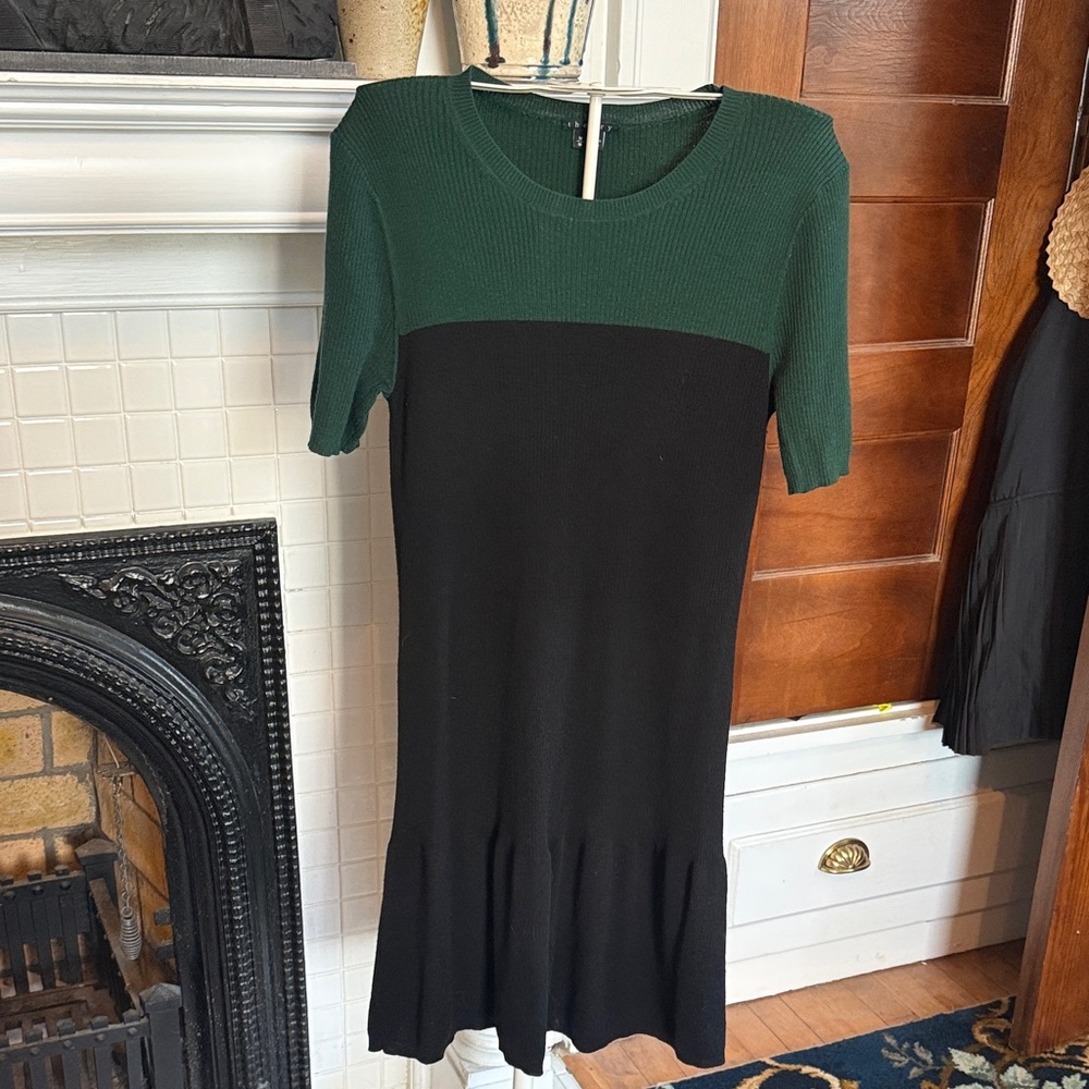 Theory knit ruffle bottom dress- worn twice. 188 retail